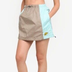 ✔️NWT✔️ NIKE Sportswear Icon Clash Woven Skirt